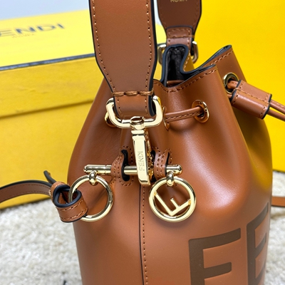 フェンディバッグ側面デザイン